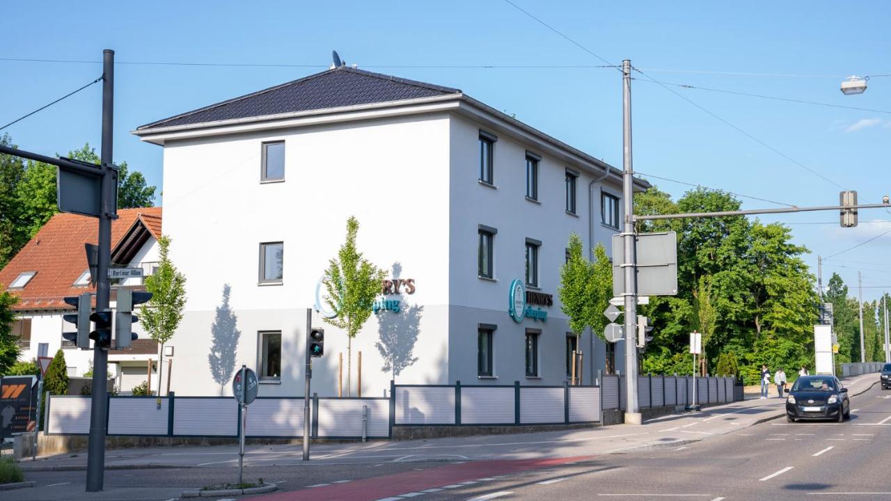 Henrys Sleeping Am Augsburger Eiskanal Exteriér fotografie